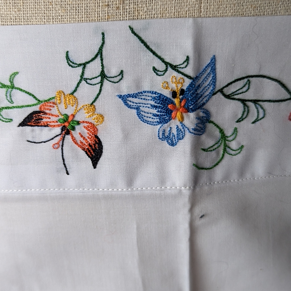 Butterfly Embroidered Cotton Linen Half Apron White Butterflies - Picture 5 of 6